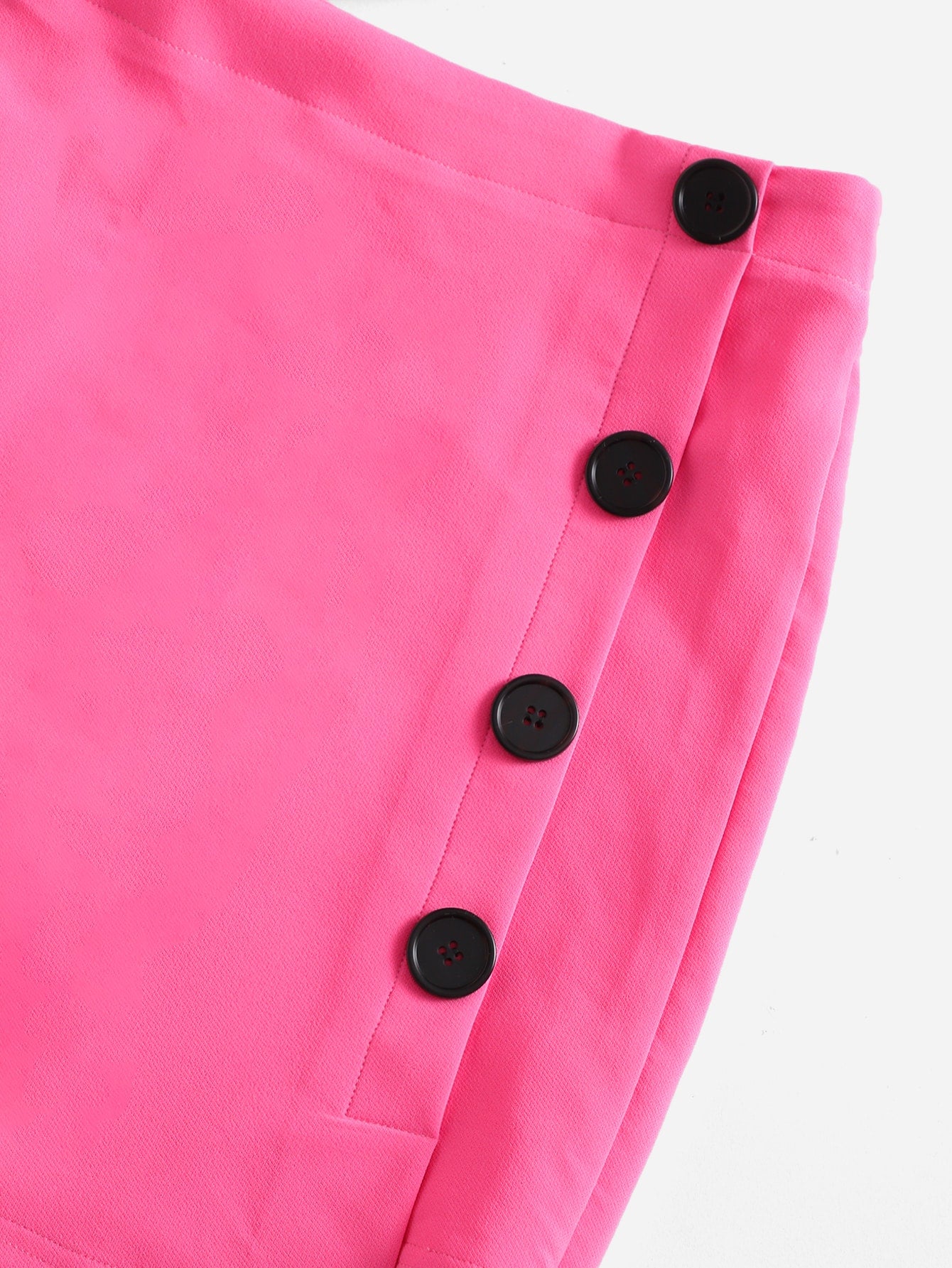 بنات موحدة اللون صدرية كامي قصير و تفاصيل ازرار تنورة