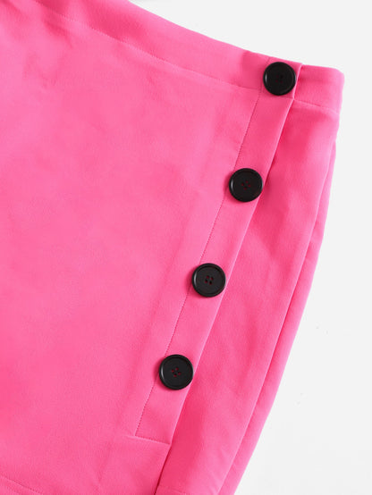 بنات موحدة اللون صدرية كامي قصير و تفاصيل ازرار تنورة