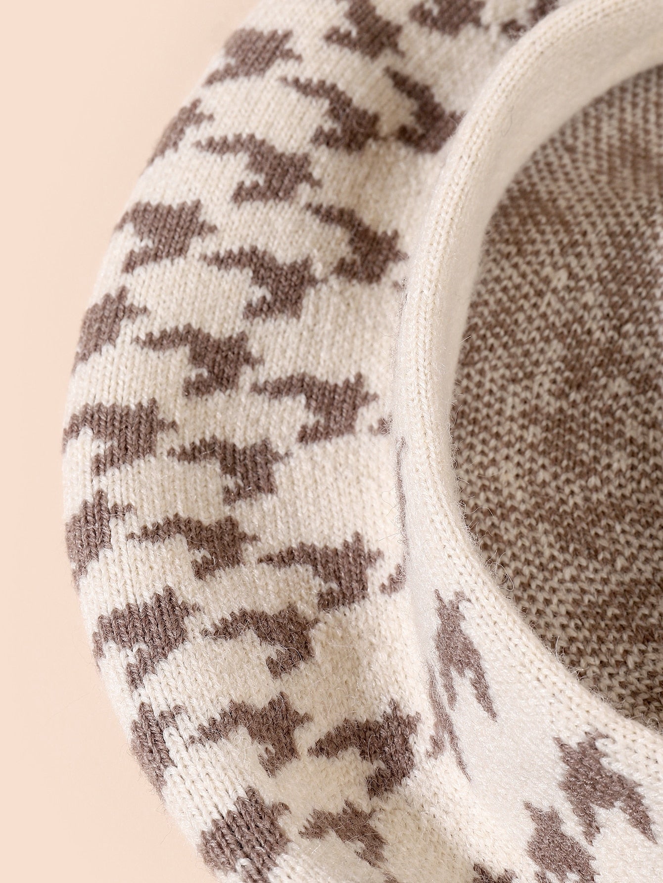 قبعة بيرية نمط مسنن