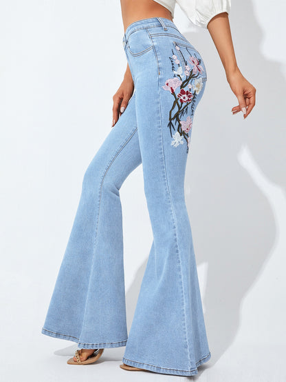 بنطلون جينز واسع من الاسفل مطرز بأزهار
