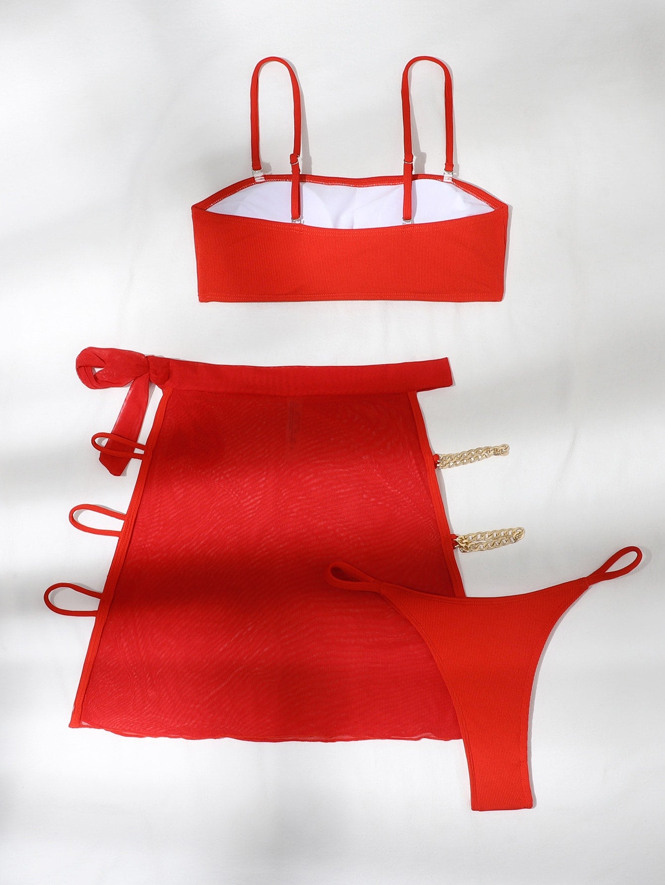 بيكيني عادي مع تنورة شاطئية وزوج حمالة