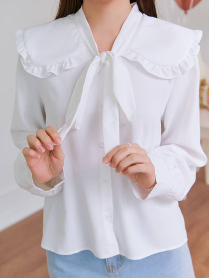 قميص بياقة مزخرفة بتقليم راهي وأمام مربوط