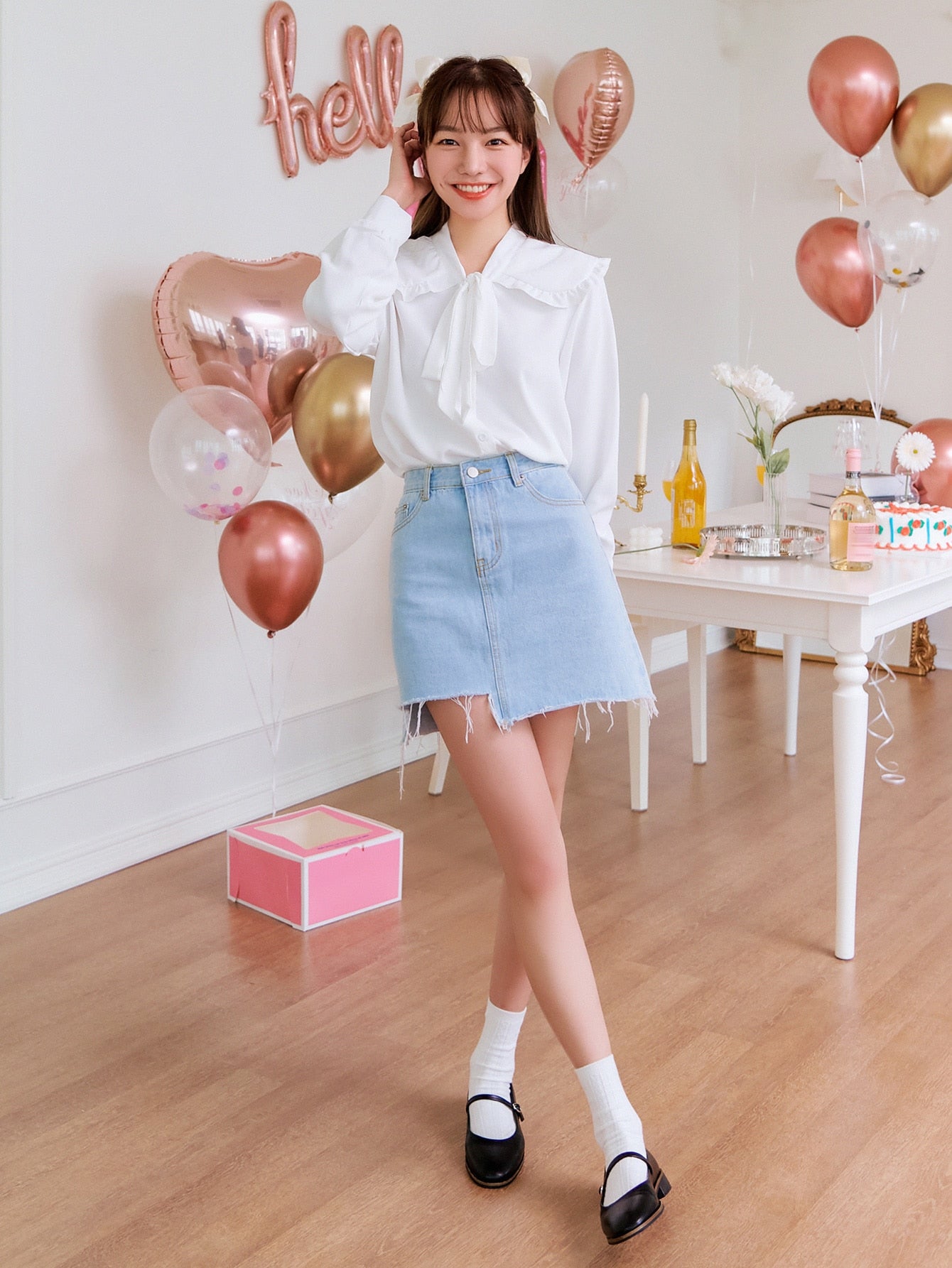 قميص بياقة مزخرفة بتقليم راهي وأمام مربوط