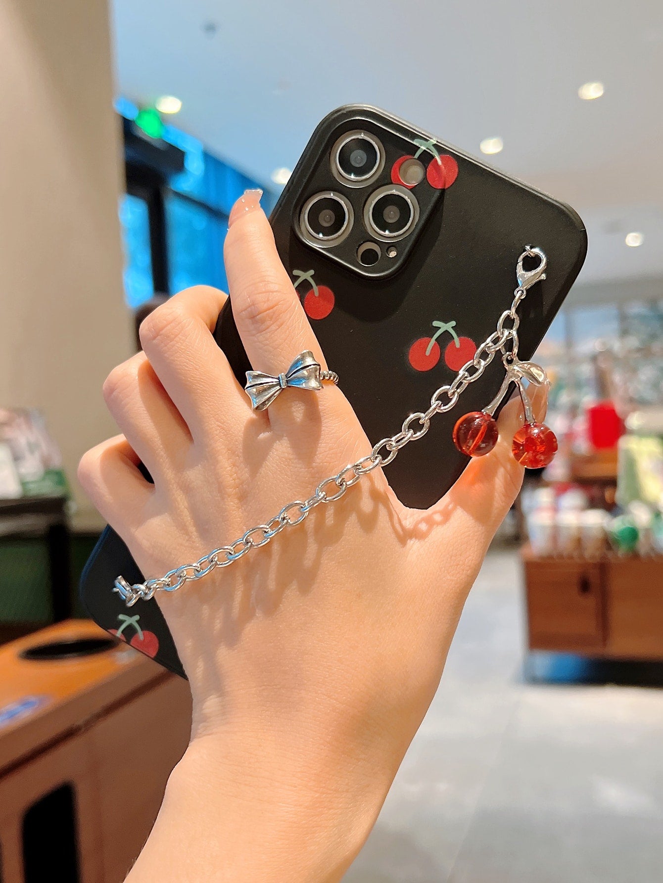 كفر موبايل كرز لوحة مع سلسلة شريط يد