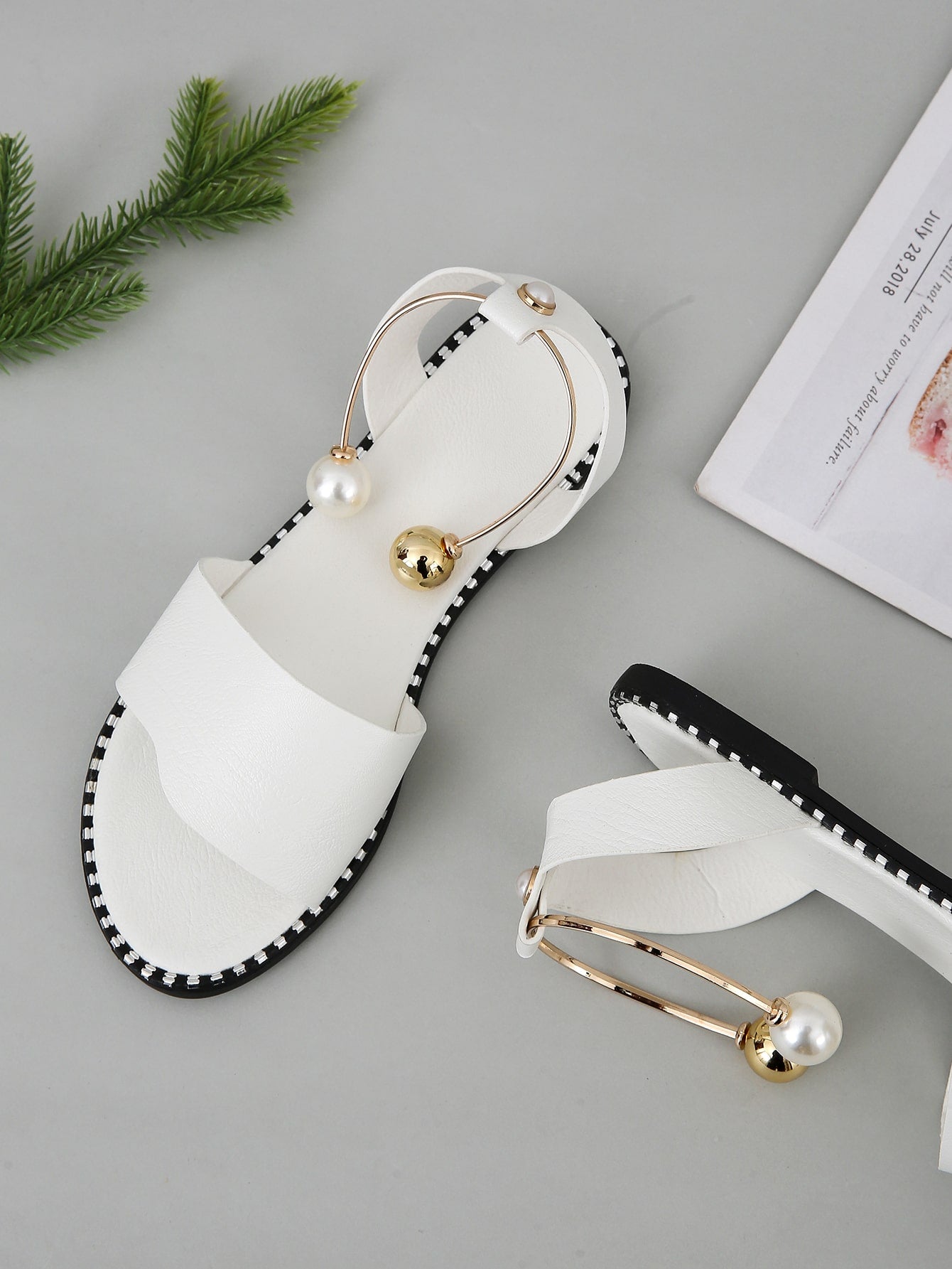 صنادل مسطحة نسائية