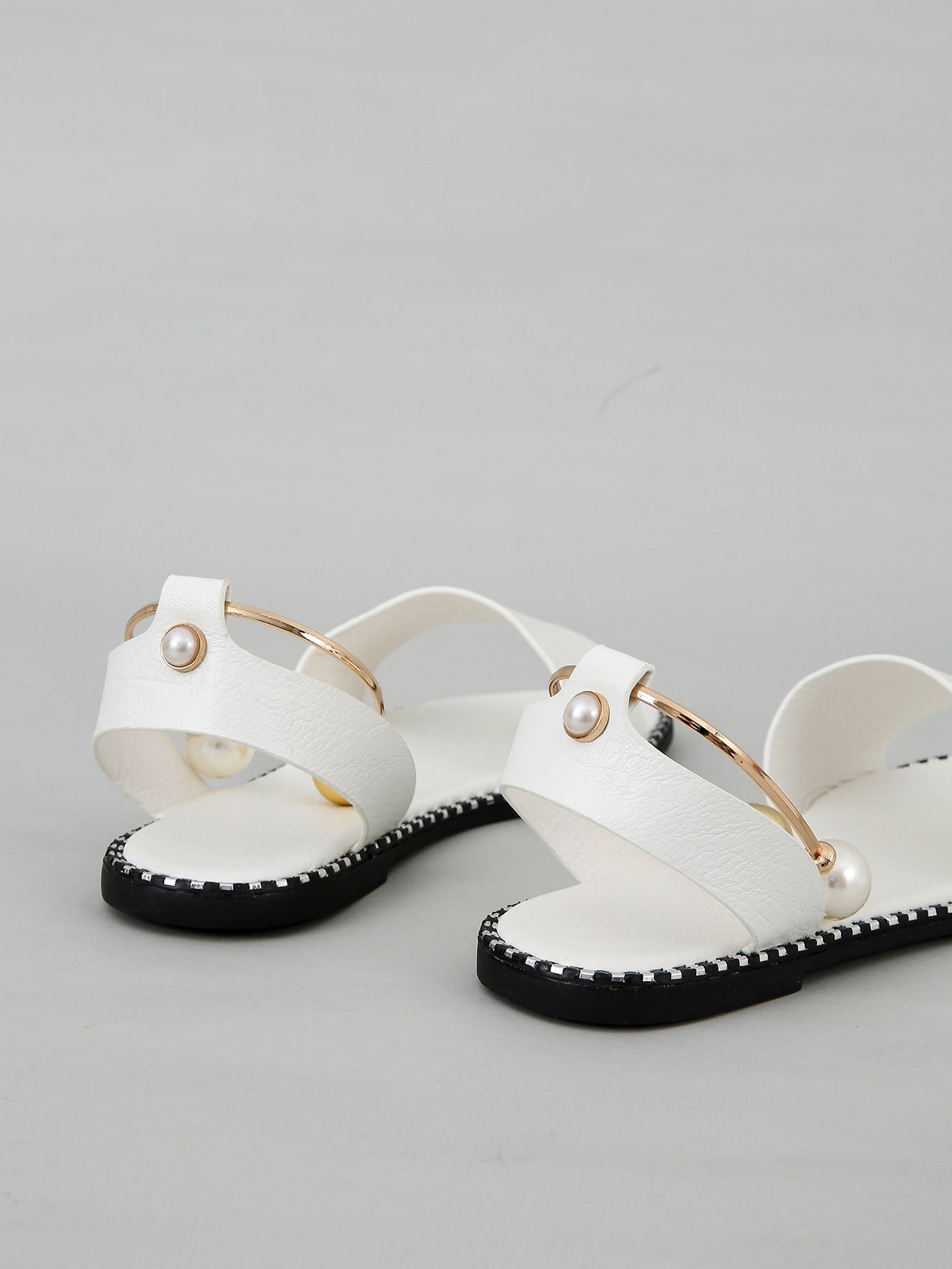 صنادل مسطحة نسائية