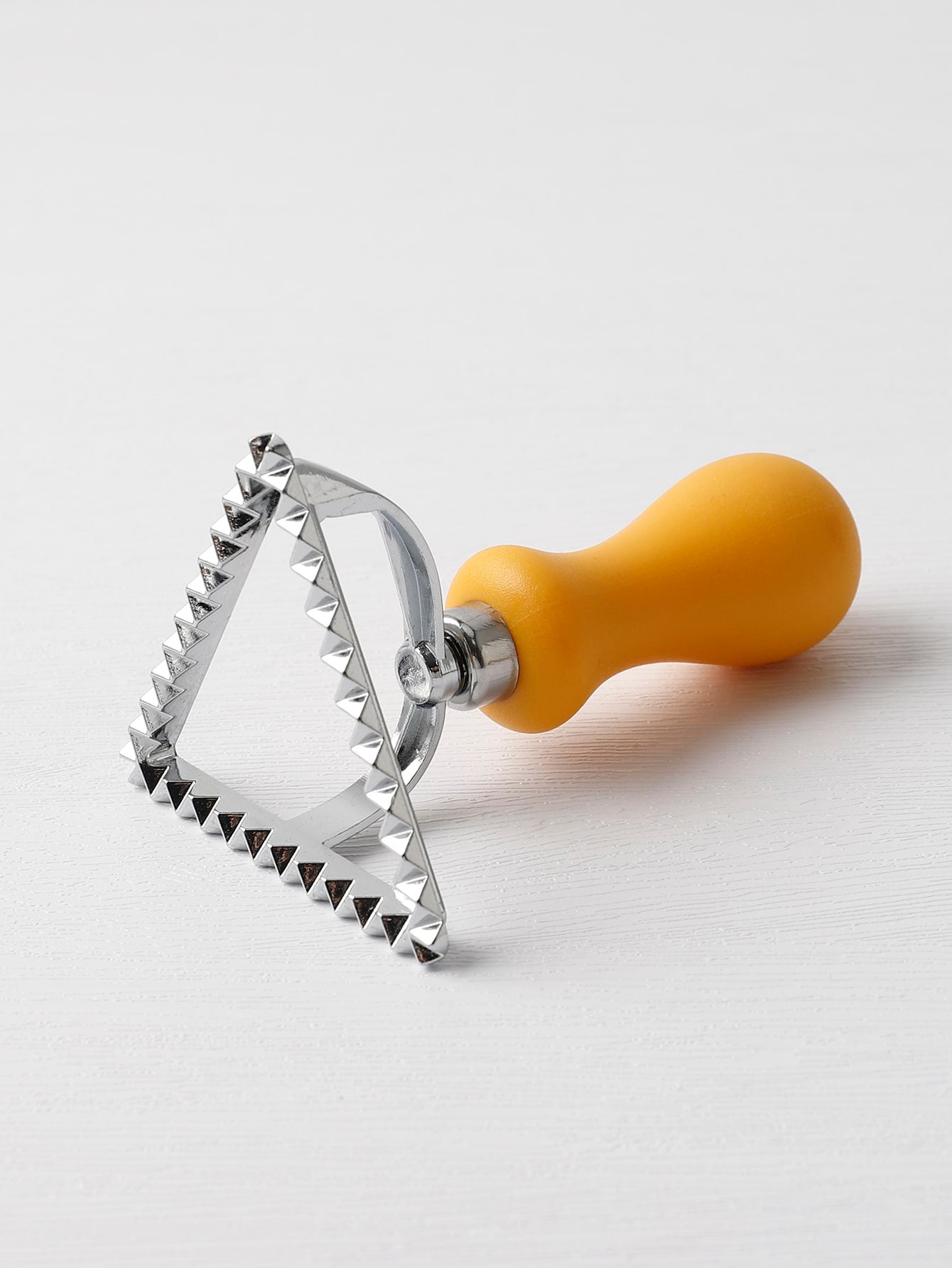 مقبض الخشب ، الثلاثي قاطعة المكرونة