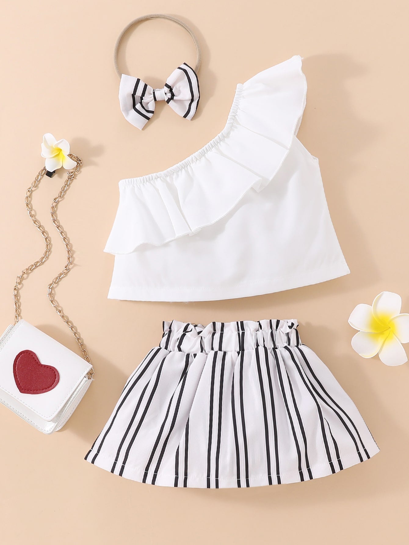 أطقم للأطفال البنات