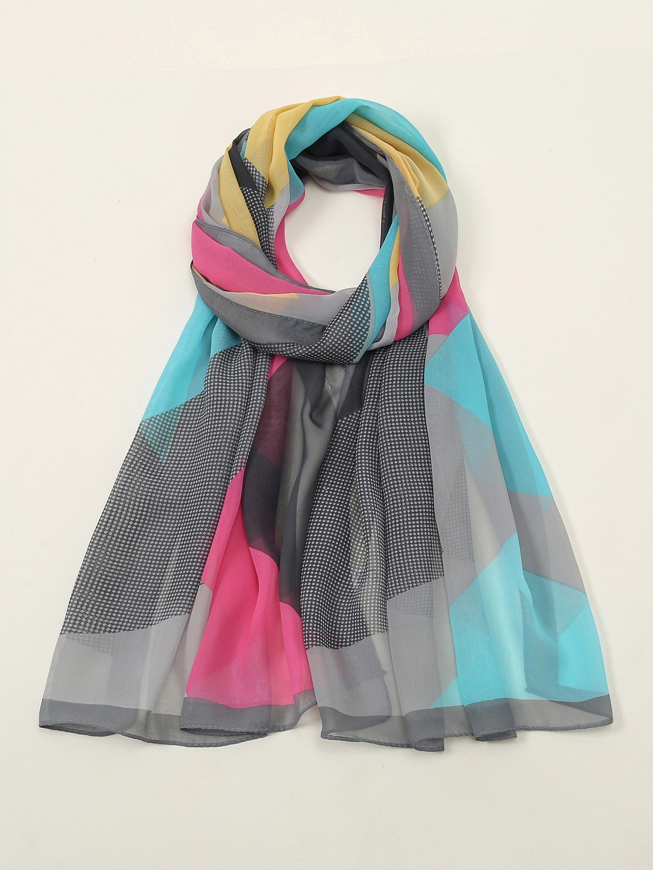 وشاح طباعة هندسية