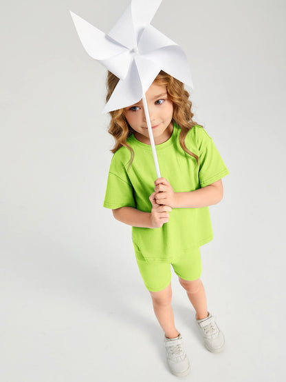 طقم فتاة صغيرة من القطن، لباس علوي بأكمام منسدلة باللون النيون الليموني وشورت بيكر