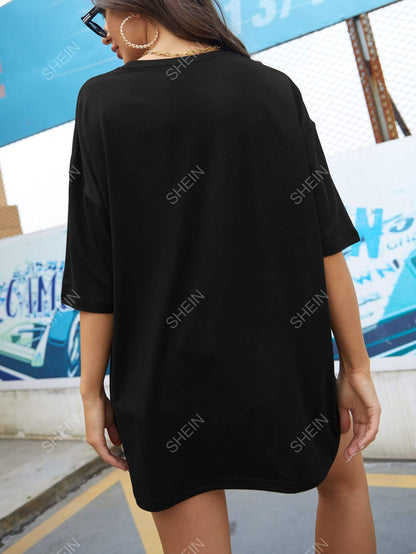 تي شيرت كبير الحجم بطباعة اليد والقلب منخفض الاكتاف