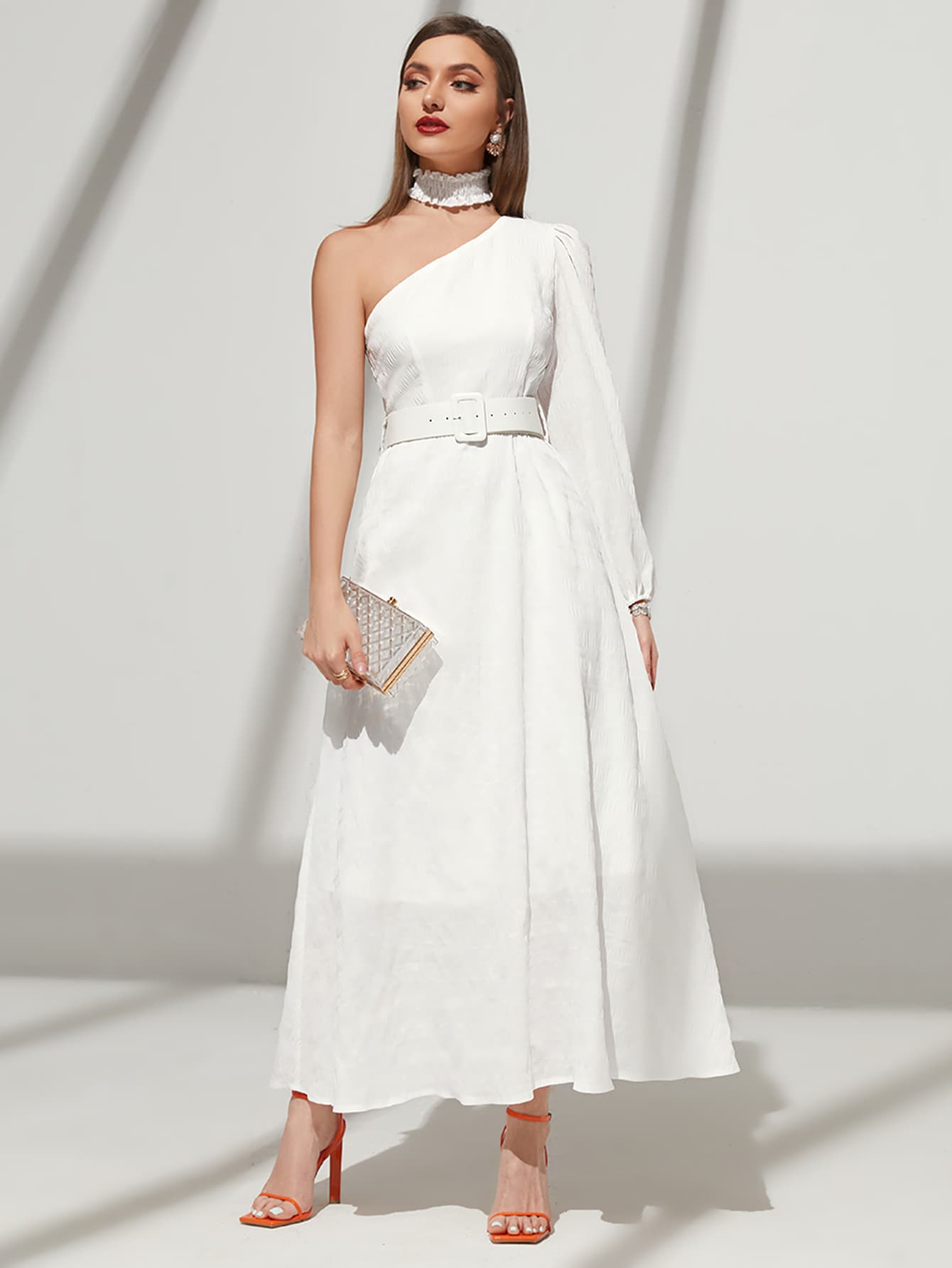 فستان بكتف واحد وحزام وأكمام فانوس