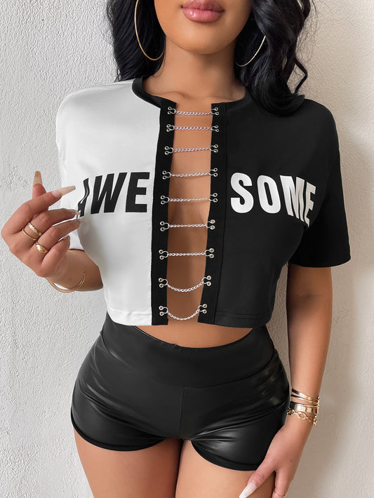 تي شيرت قصير لونين بطباعة أحرف سلسلة منخفض الاكتاف