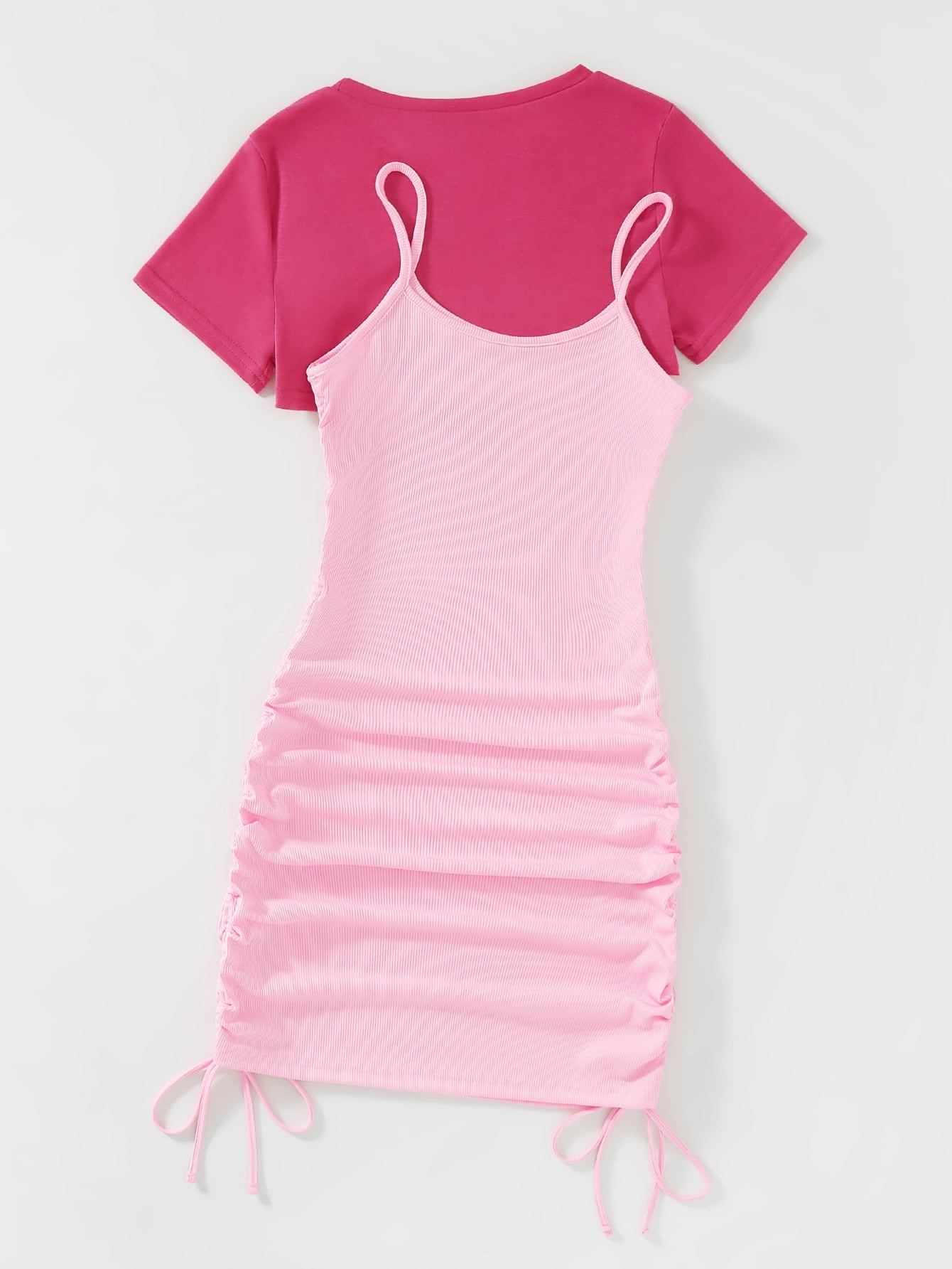 تي شيرت قصير للغاية مع رباط فستان كامي