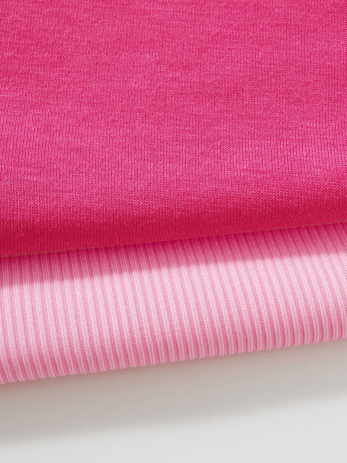 تي شيرت قصير للغاية مع رباط فستان كامي