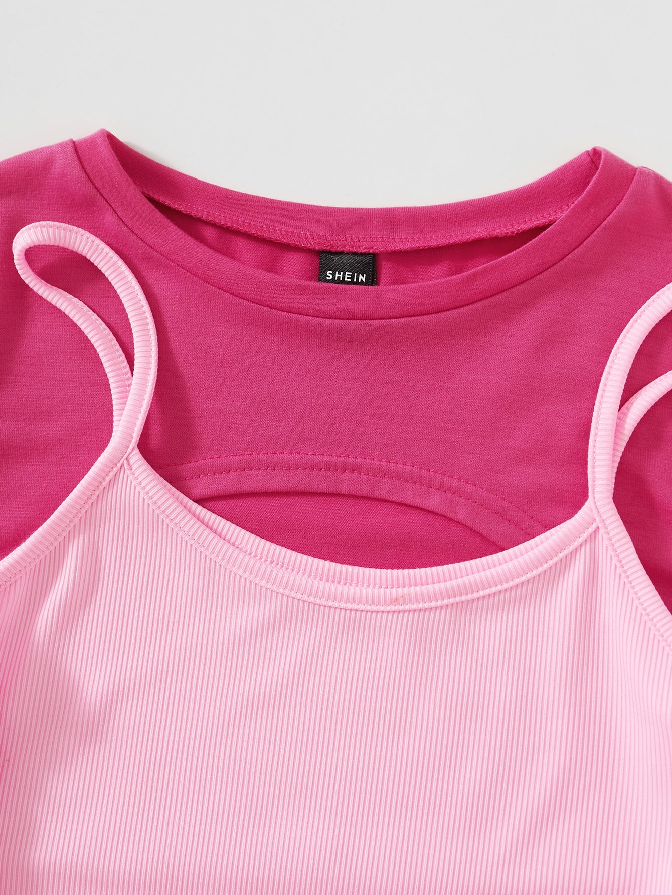 تي شيرت قصير للغاية مع رباط فستان كامي