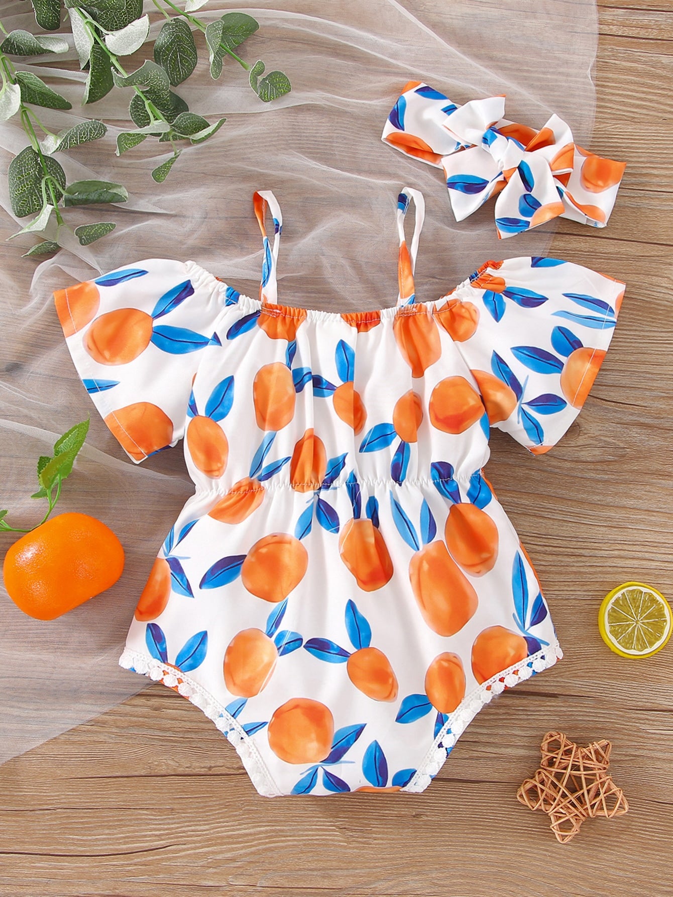 بادي مع خط الرقبة الباردة مع ربطات الأكتاف، وربطة الشعر للبنات الرضع بطباعة الفاكهة وربطات الدانتيل