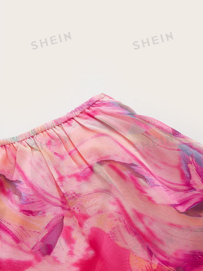 رامبر بطبعات ورود واسع الأكمام مع رباط عنق على شكل V وفتحة قص على الخصر وهو تصميم صيفي من قماش الشيفون باللون الأحمر المناسب للشاطئ