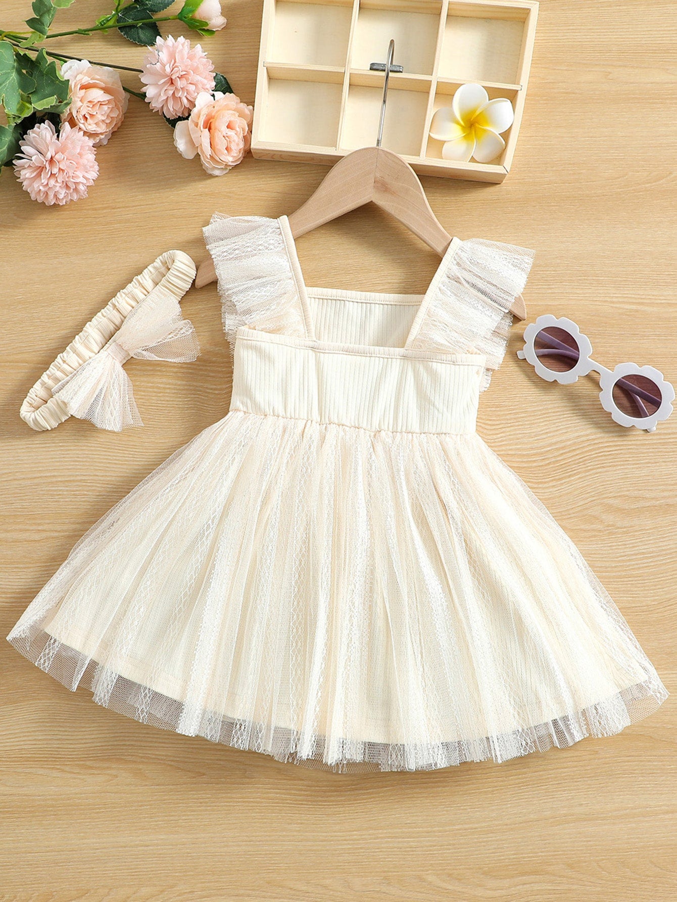 فستان شبكة متباينة مقلم بكشكش ياقة مربع مع عقال الرأس للاطفال