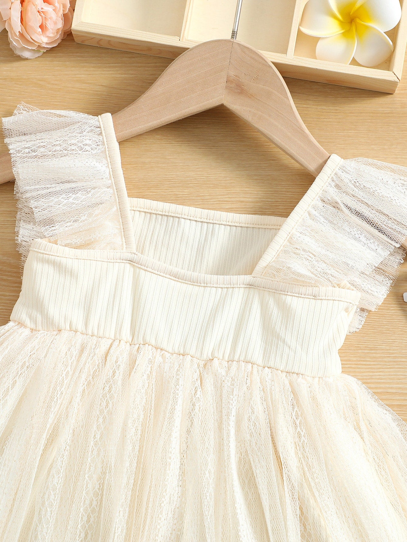 فستان شبكة متباينة مقلم بكشكش ياقة مربع مع عقال الرأس للاطفال