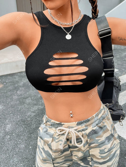 توب بدون أكمام و مقصوص من الأمام بتصميم الريب المحبوك باللون الأسود بطراز