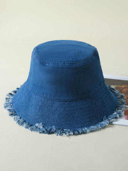 قبعة دلو نسائية