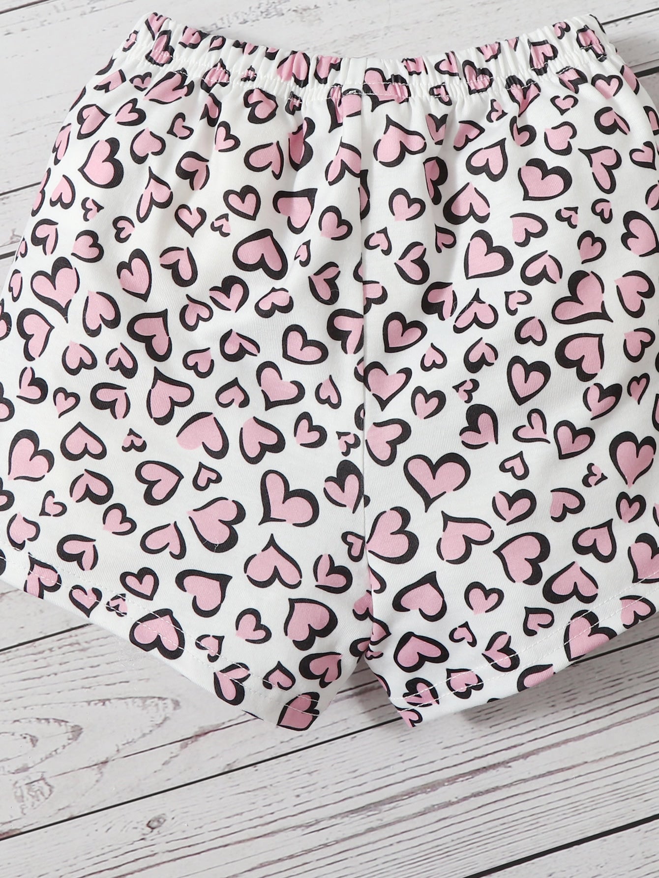 ثوب الكام مع البنطلون القصير بطباعة قلب شامل للاطفال