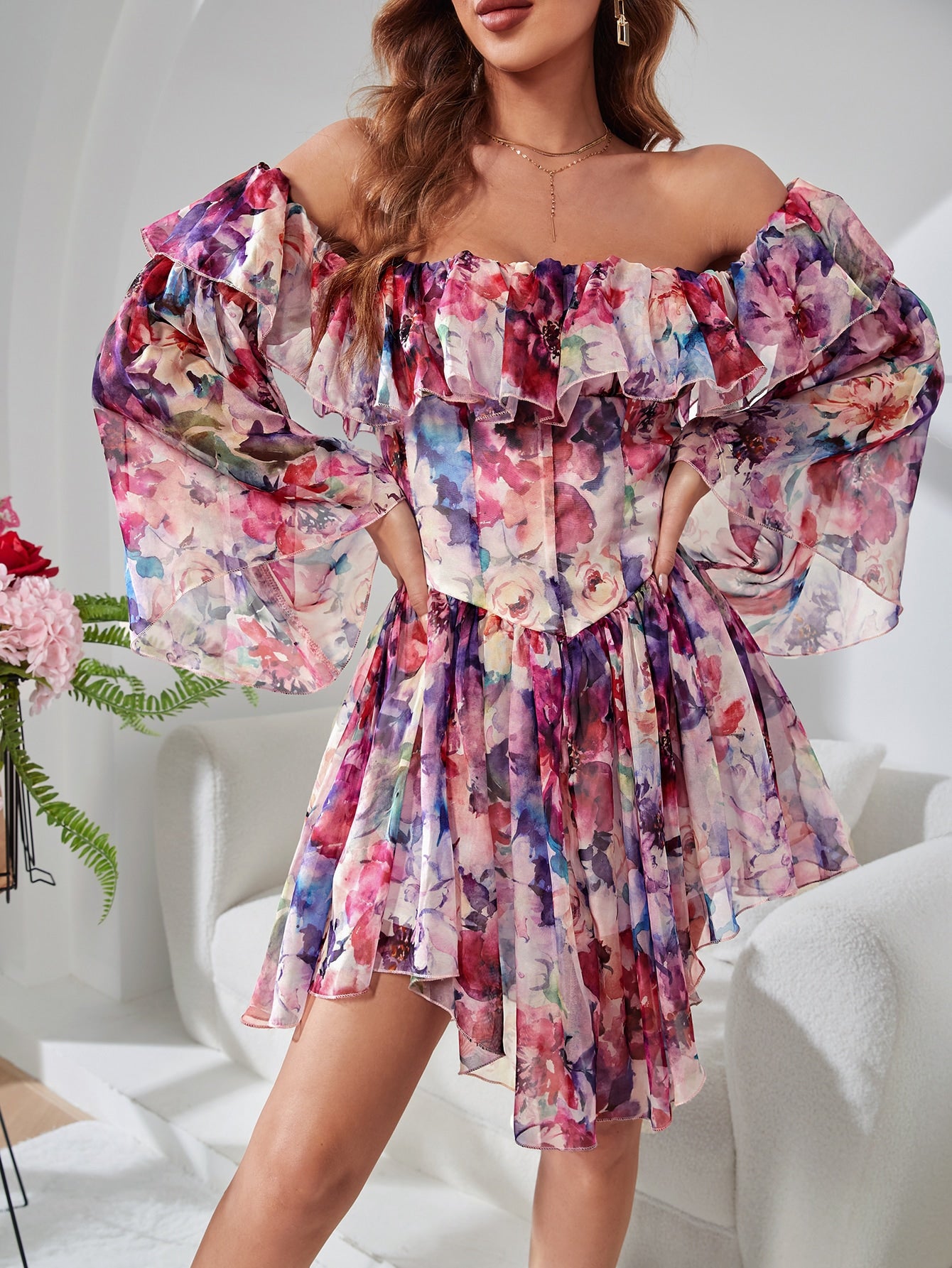 فستان بطباعة زهر شامل مقلم بكشكش حمالة