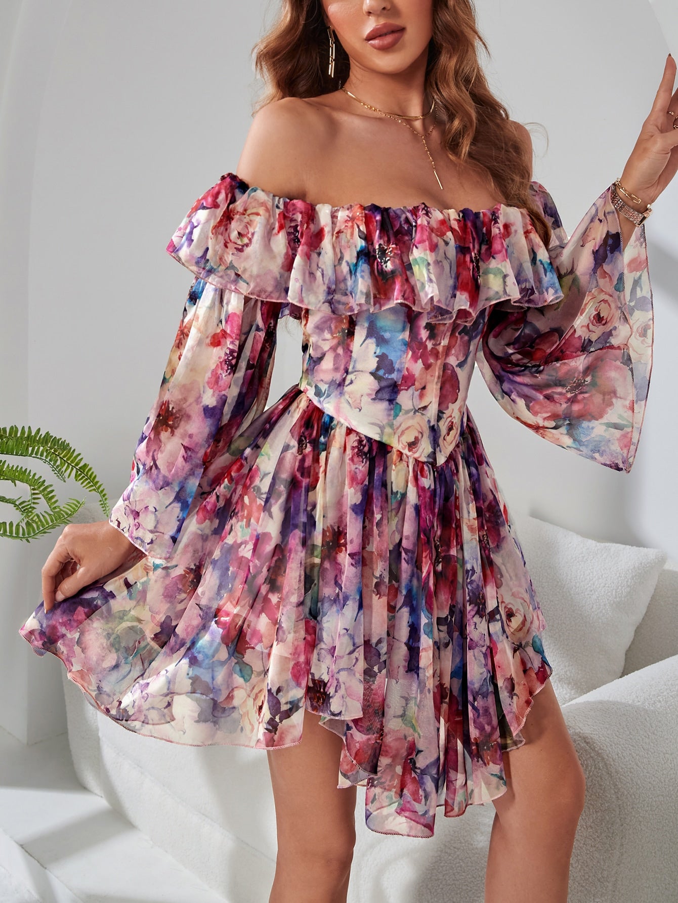 فستان بطباعة زهر شامل مقلم بكشكش حمالة