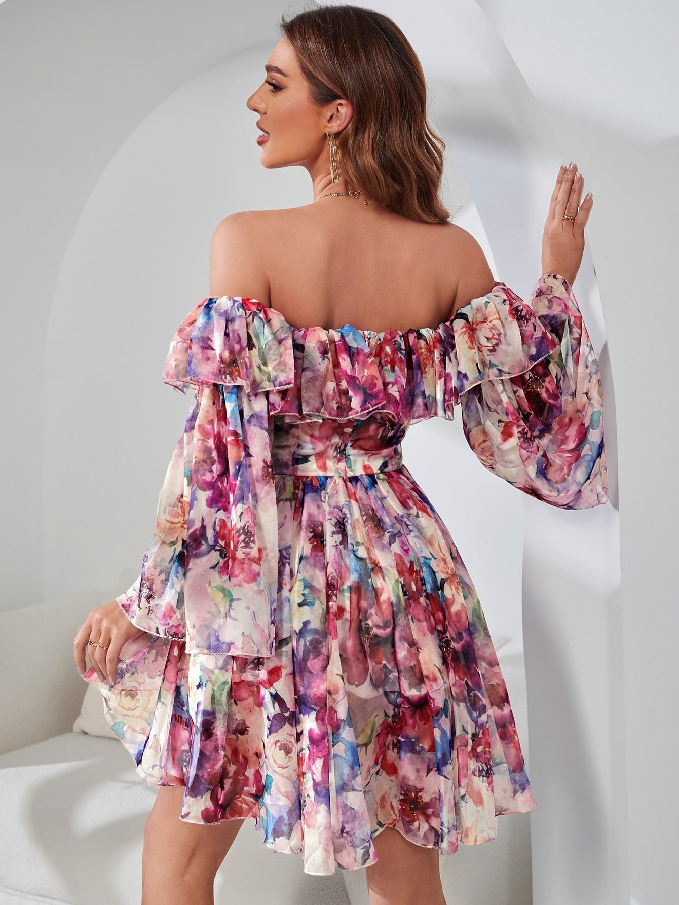 فستان بطباعة زهر شامل مقلم بكشكش حمالة