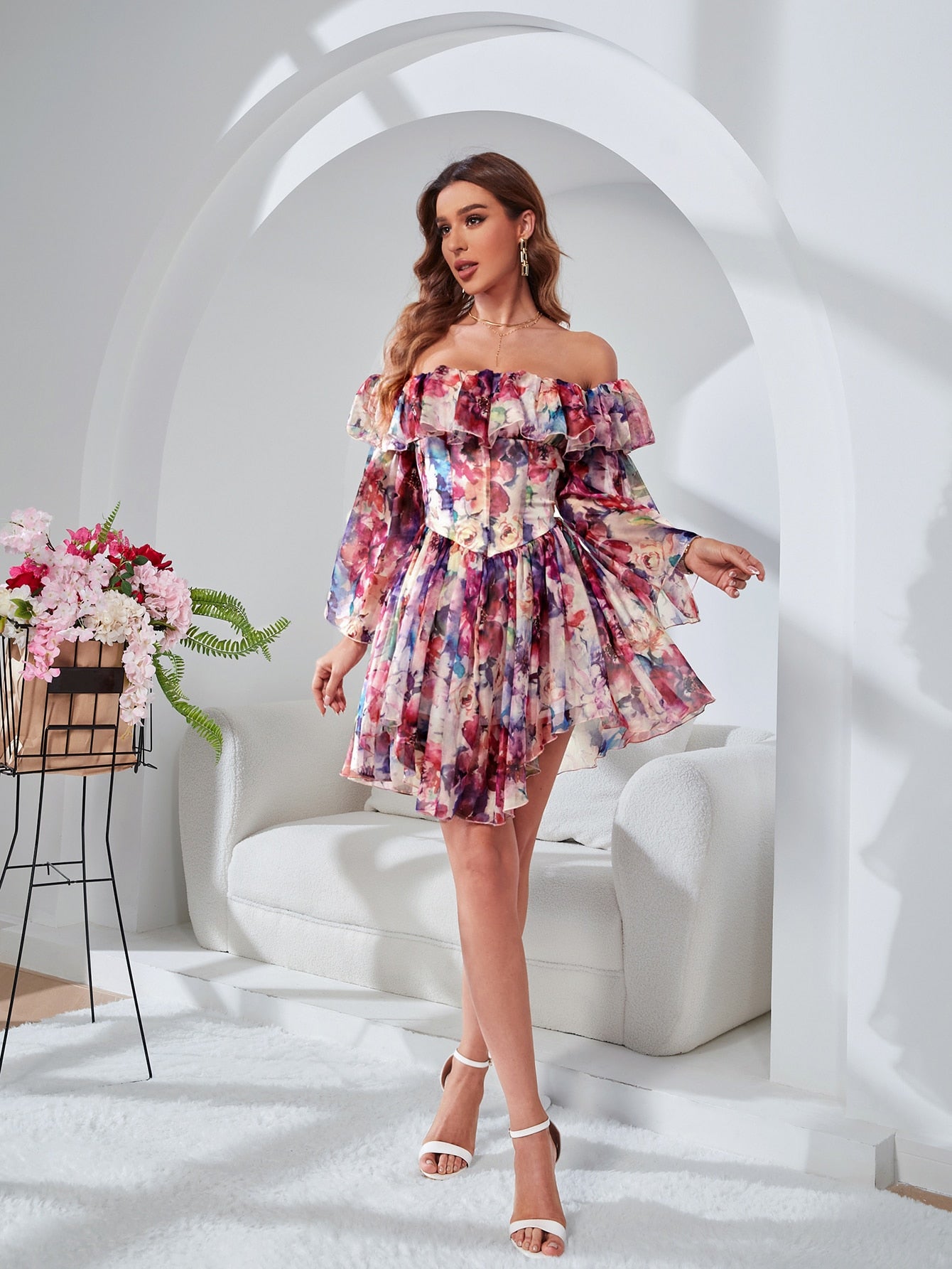 فستان بطباعة زهر شامل مقلم بكشكش حمالة