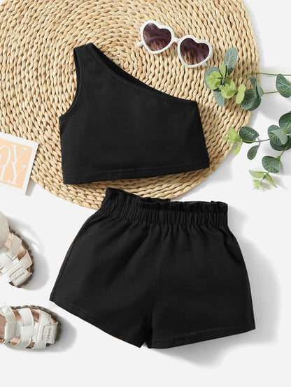 بلوزة كتف واحدة   شورت خصر ورقي لطفلة صغيرة