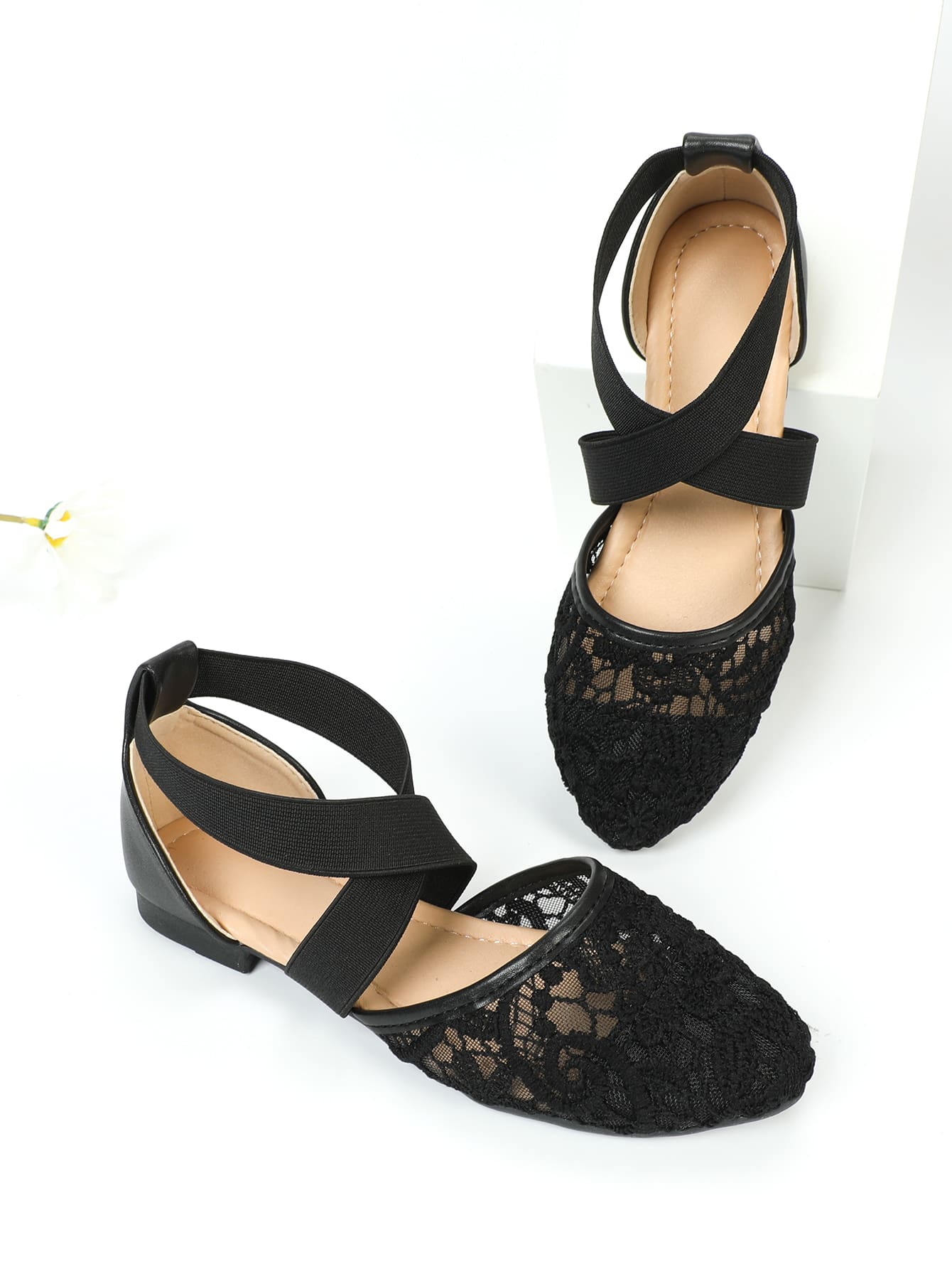 حذاء مسطح بحزام كاحل مطرز بأزهار باصابع قدم مدبب بنات