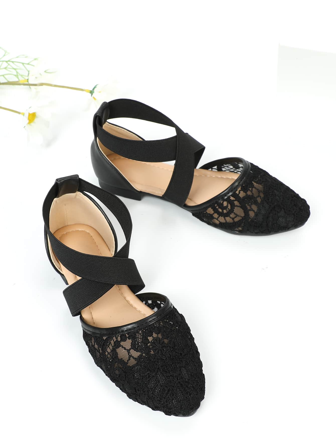 حذاء مسطح بحزام كاحل مطرز بأزهار باصابع قدم مدبب بنات