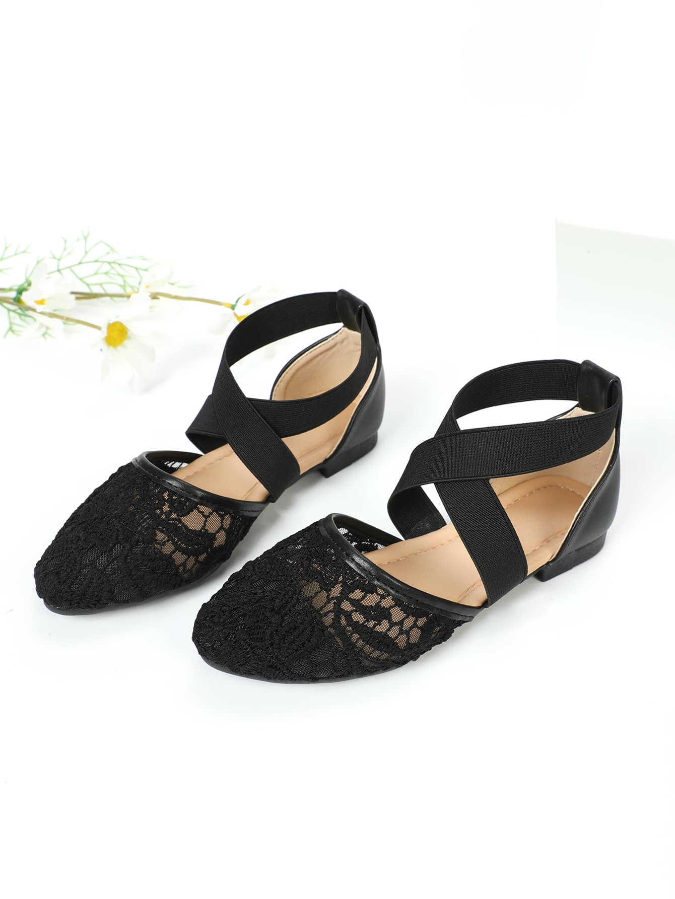 حذاء مسطح بحزام كاحل مطرز بأزهار باصابع قدم مدبب بنات