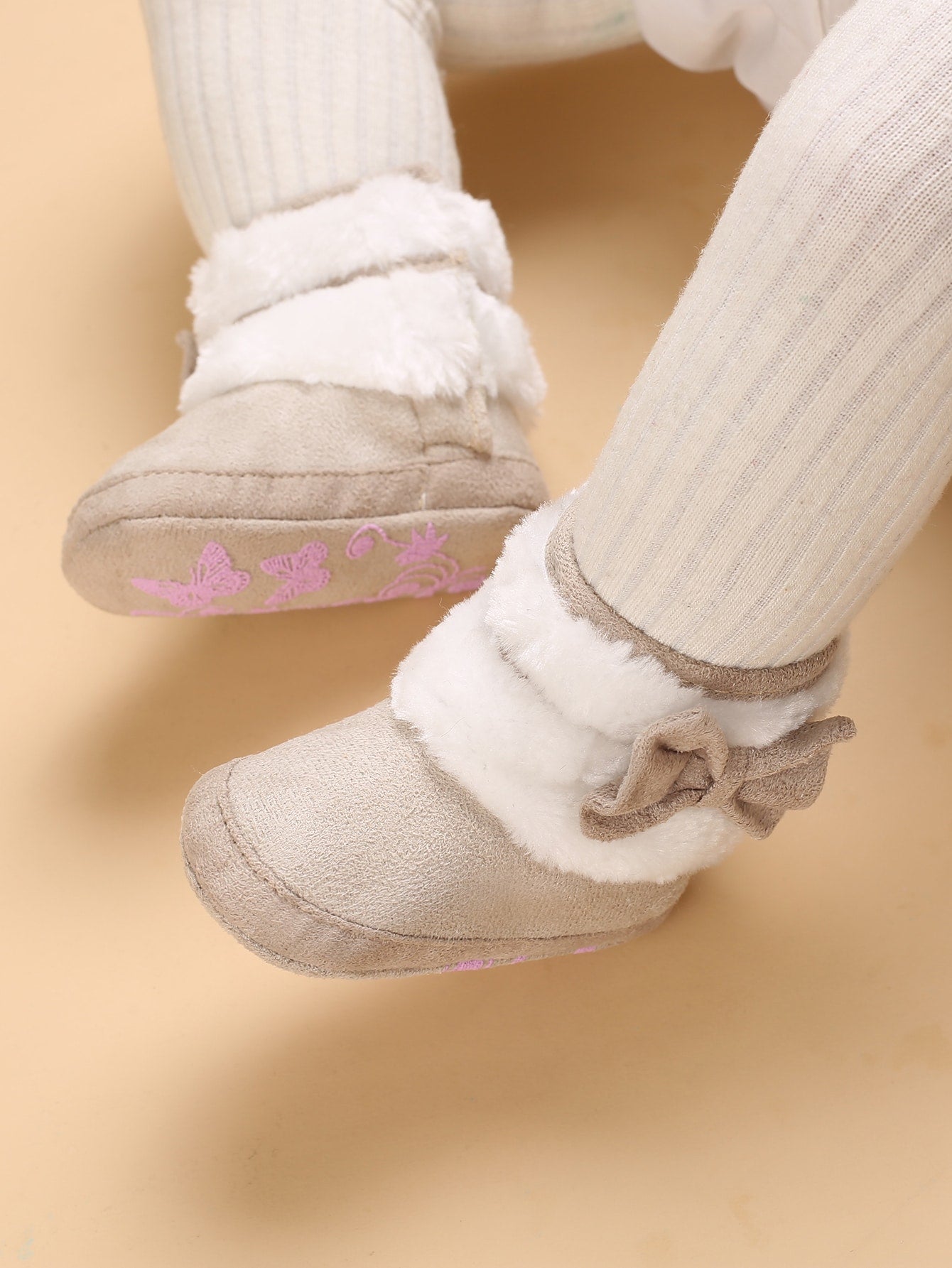 جزمة برقبة طويلة مزخرف بقوس زغبي للاطفال