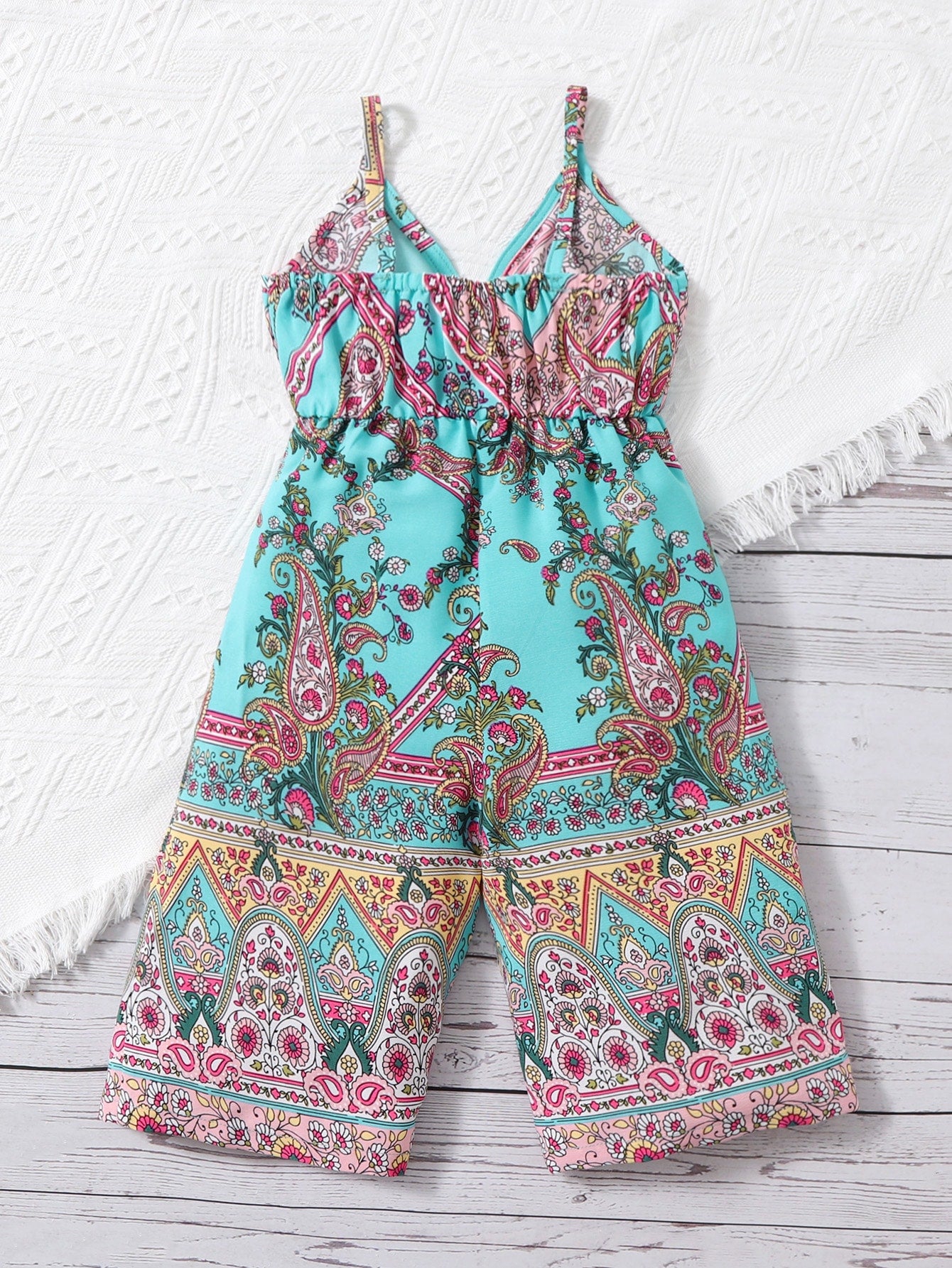 بدلة للأطفال الرضع فتاة مع طبعة بيزلي وأزهار وحمالة كامي ملفوفة