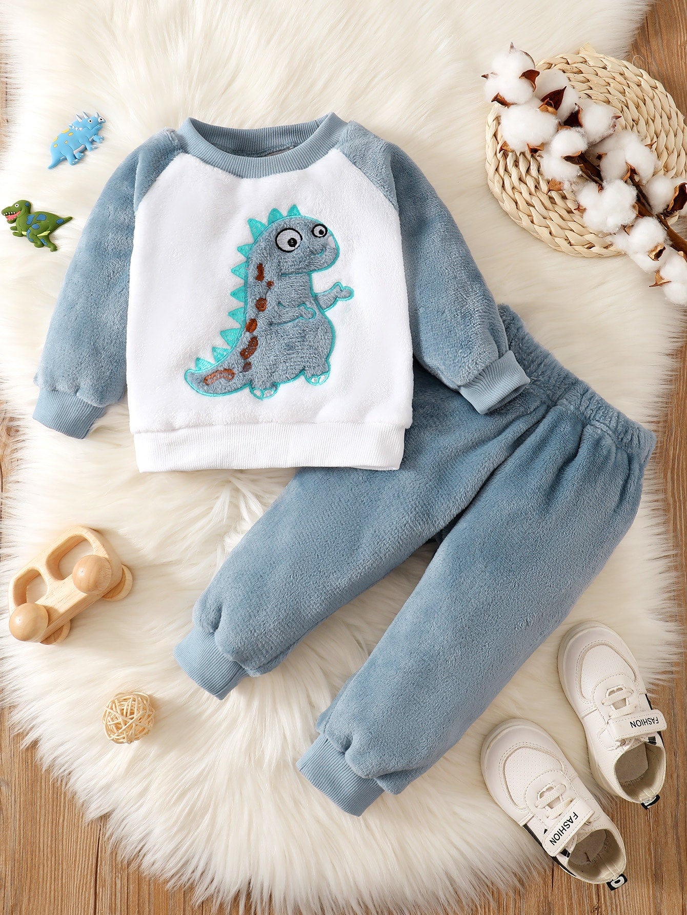 أطقم للأطفال الأولاد