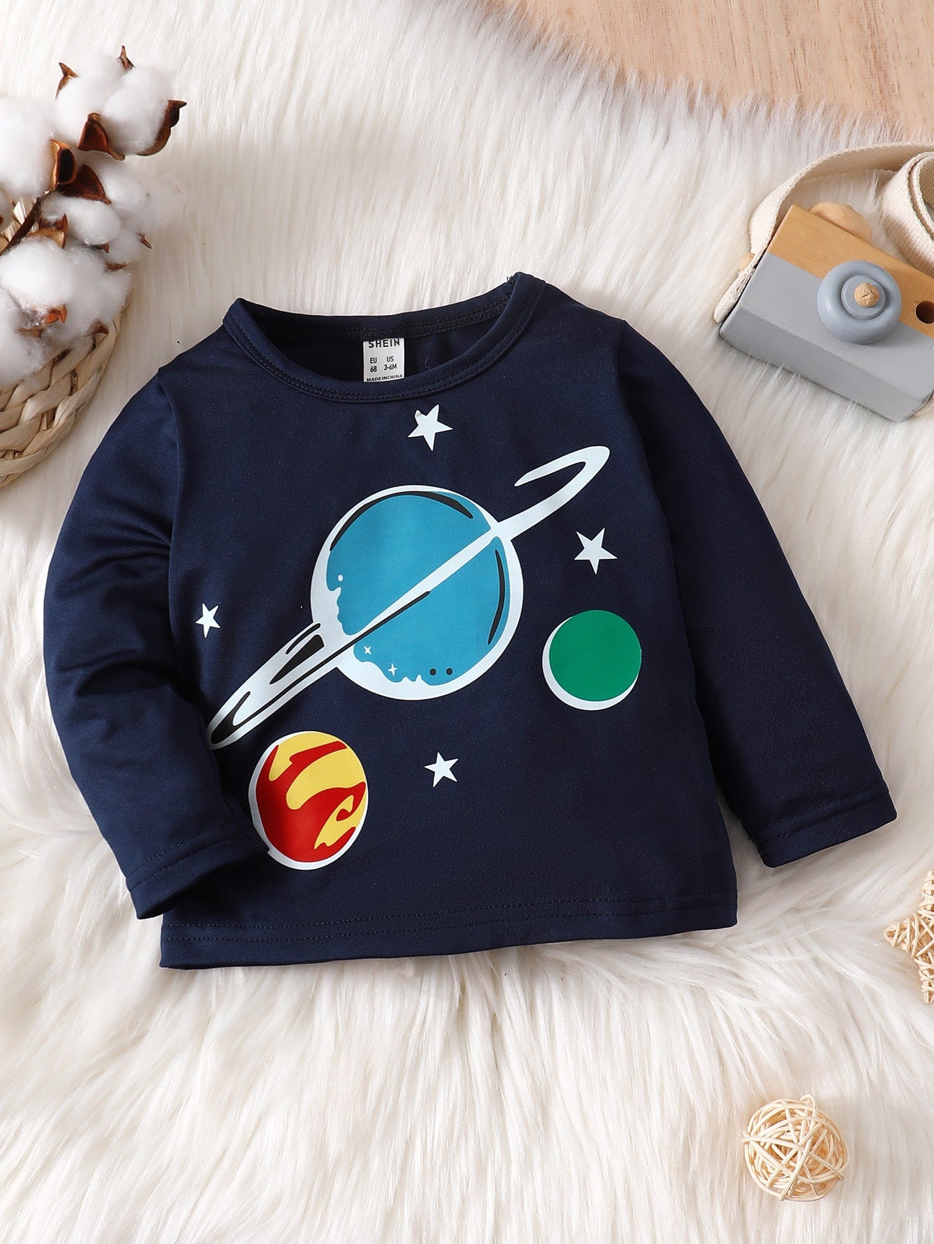 تي شيرت بطبعة بيبي بلانيت