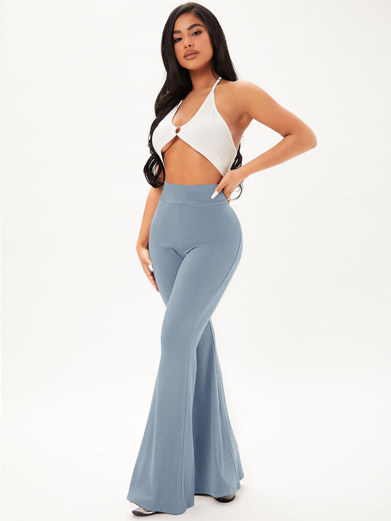 بنطلون بساق واسع من الاسفل محبوك ومضلع بلون موحد