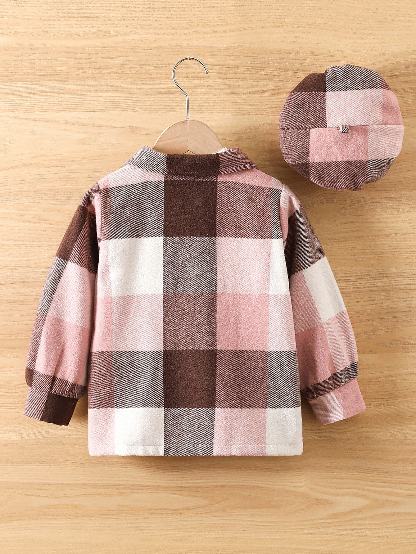 معطف مربعات ملونة بتفاصيل رفرف قطعة واحدة للبنات الصغار