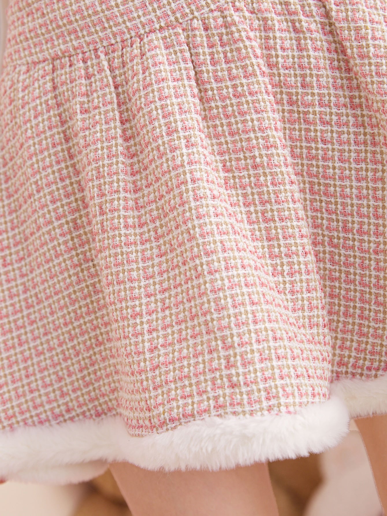 تنورة واسع من الاسفل حافة زغبي للفتيات المراهقات