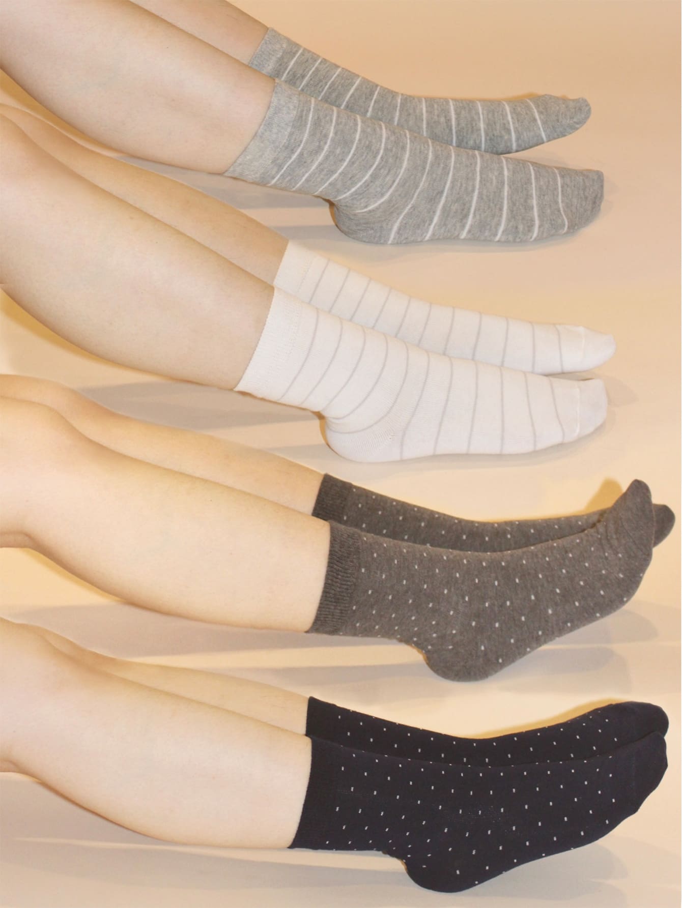 جوارب طاقم بنقاط البولكا و نمط مخطط 4 أزواج