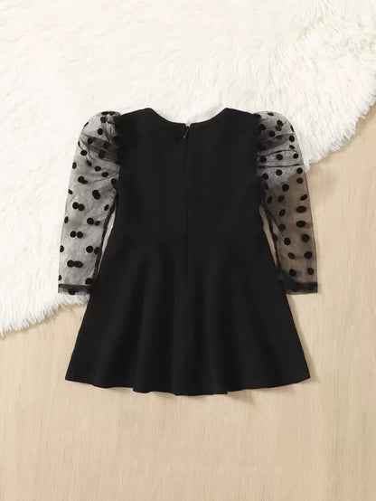 فستان طفلة بأكمام منتفخة وتداخلات مصنوع من نسيج المخمل الفاخر