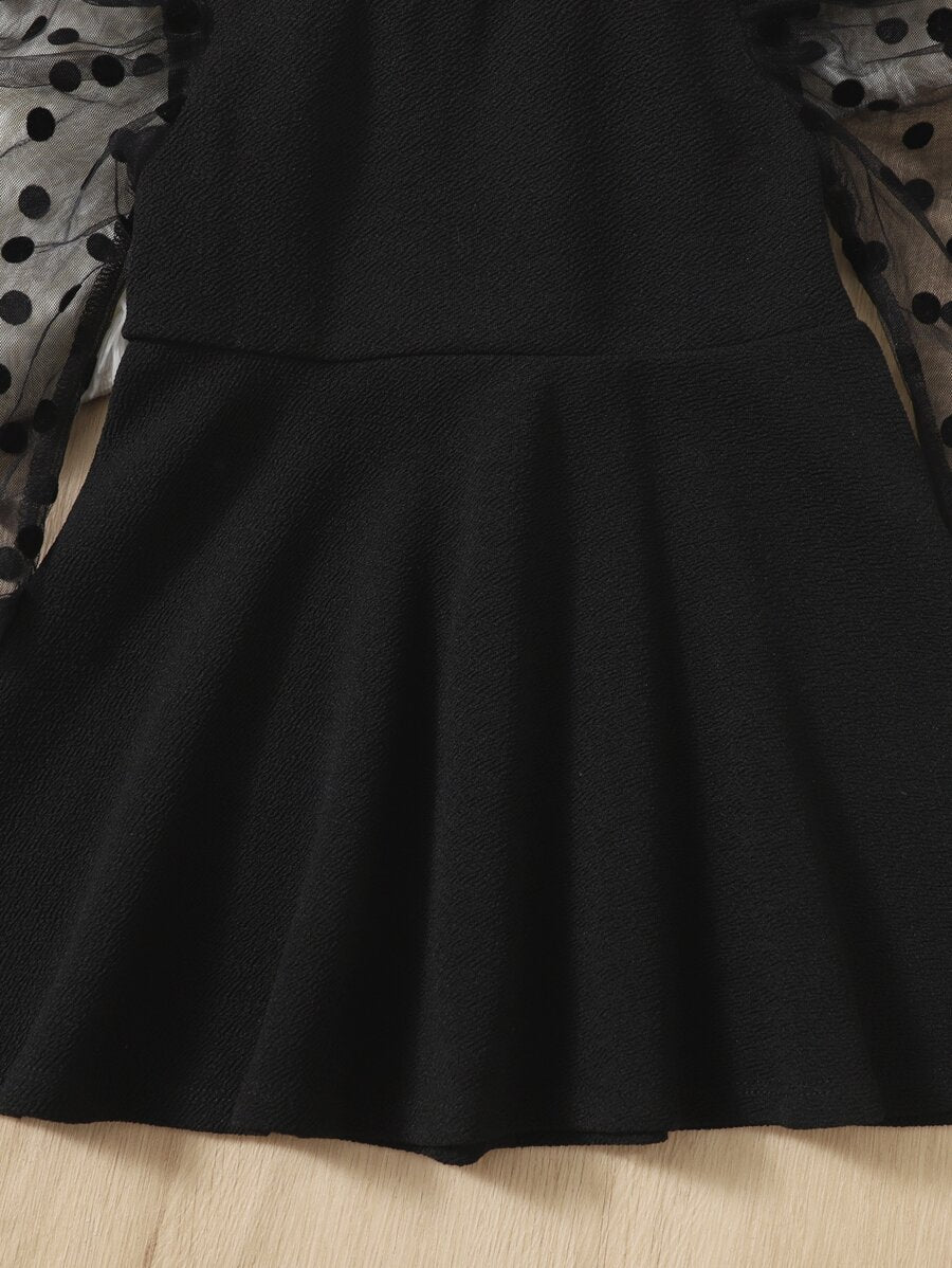 فستان طفلة بأكمام منتفخة وتداخلات مصنوع من نسيج المخمل الفاخر