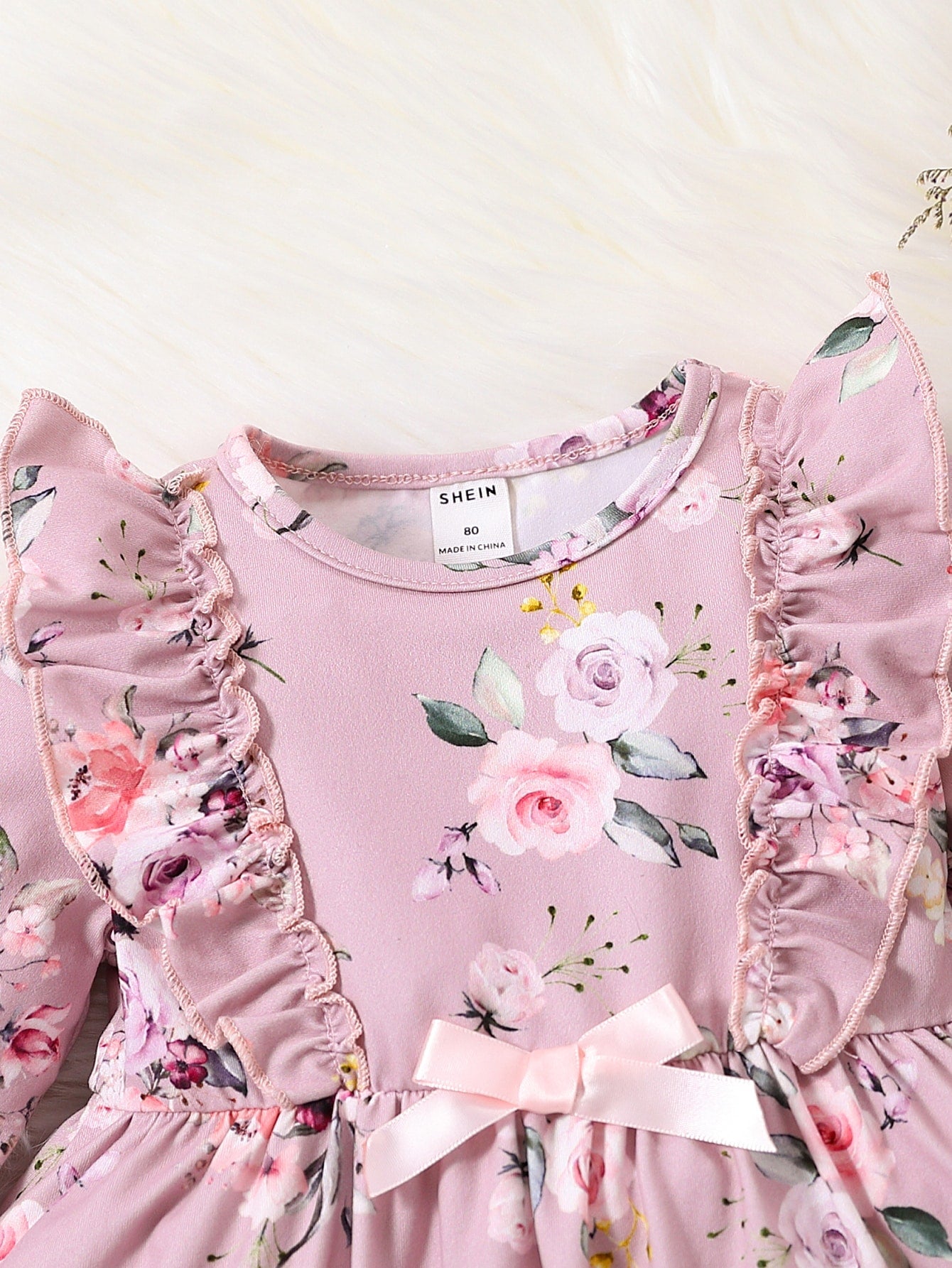 فستان طفلة صغيرة