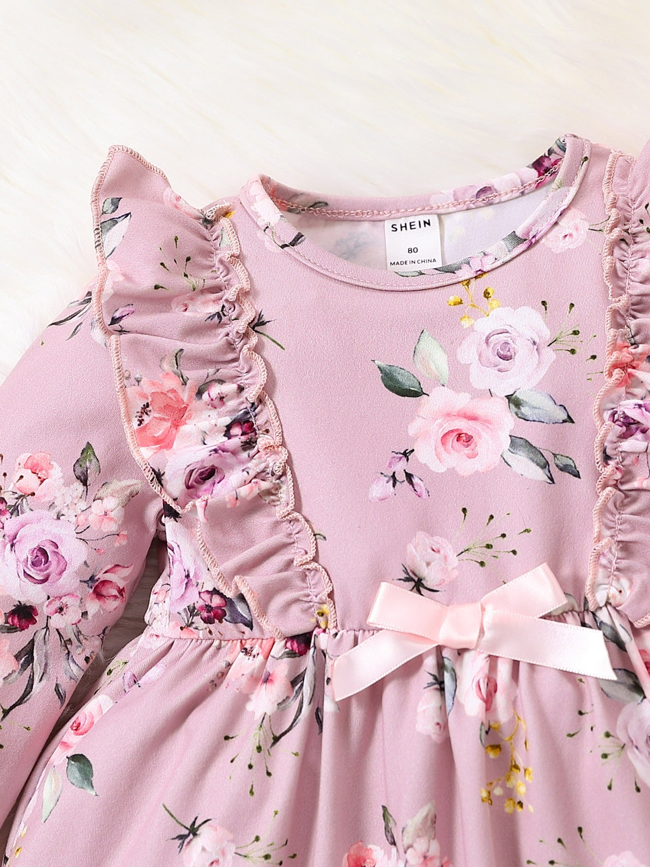 فستان طفلة صغيرة