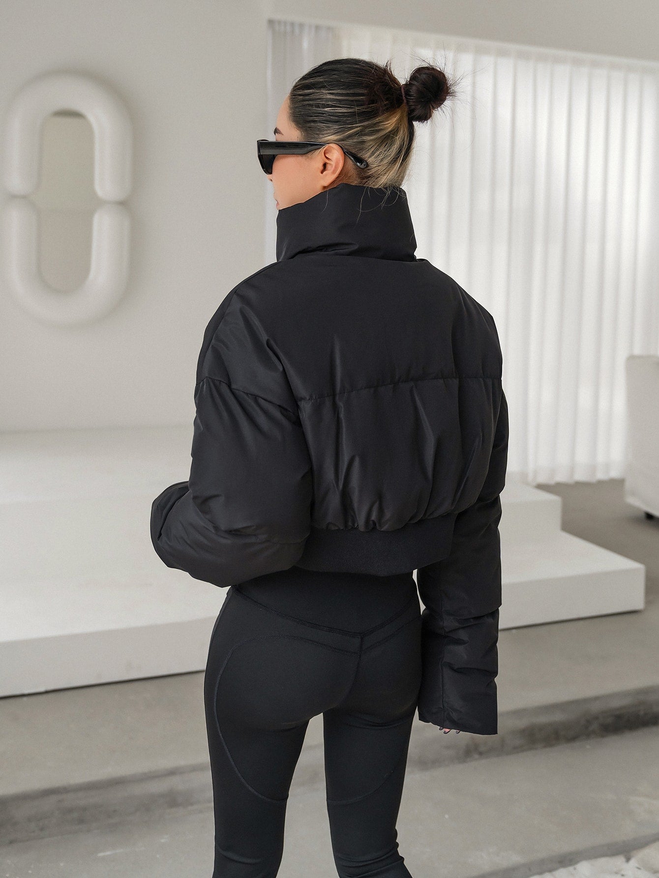 معطف سميك بأكمام منسدلة وسحاب وجيوب