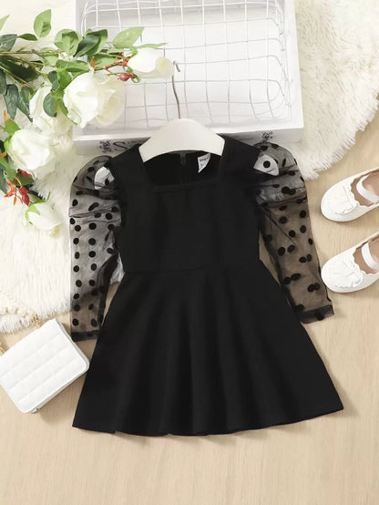 فستان طفلة بأكمام منتفخة وتداخلات مصنوع من نسيج المخمل الفاخر