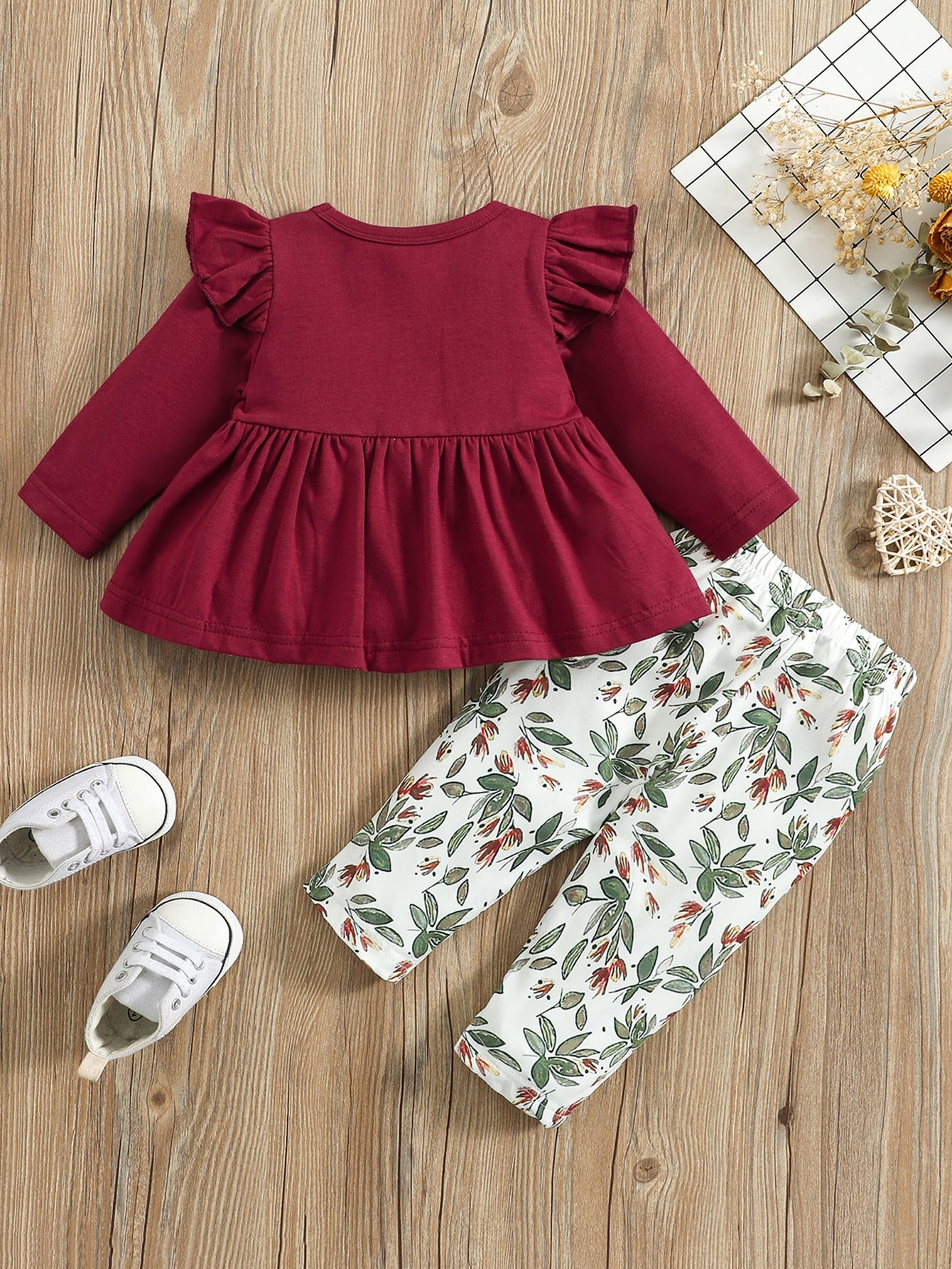 أطقم للأطفال البنات